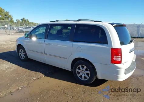 2010 Chrysler Town & Country Touring from USA, damaged, VIN 2A4RR5DX0AR351476